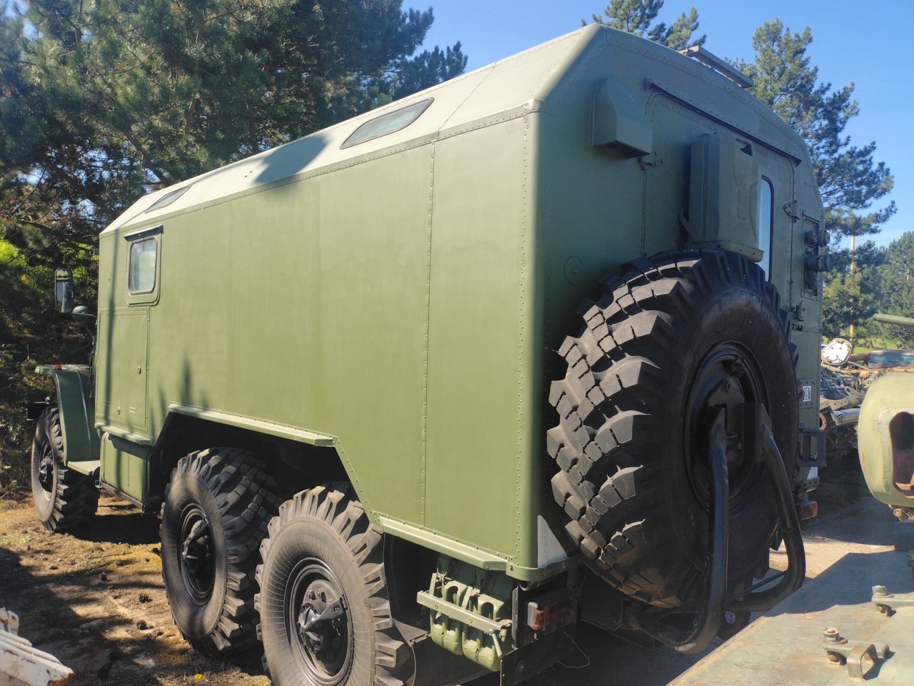 URAL-375D pojízdná tanková dílna vybavená