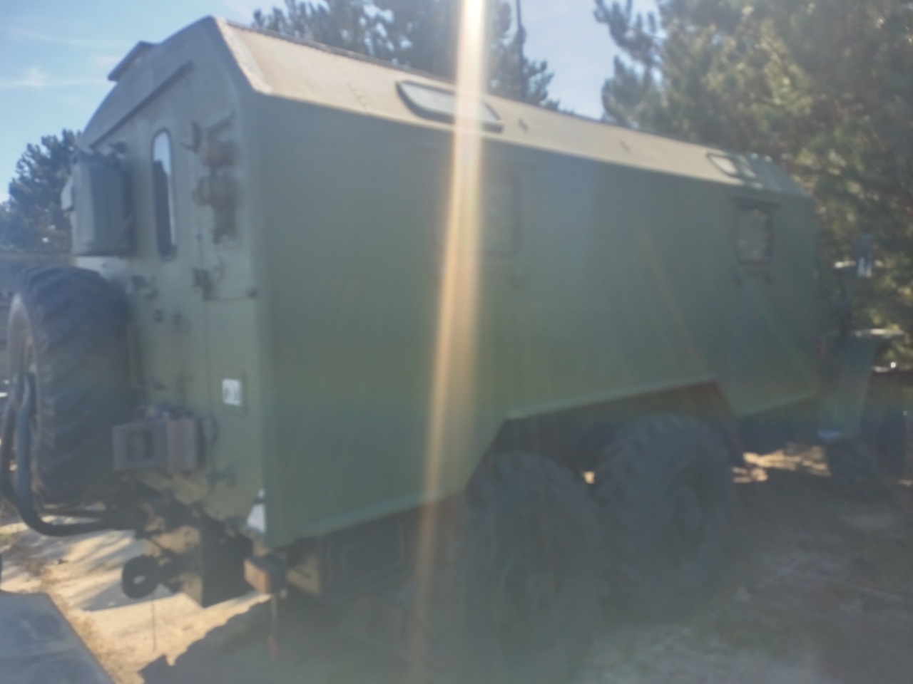 URAL-375D pojízdná tanková dílna vybavená
