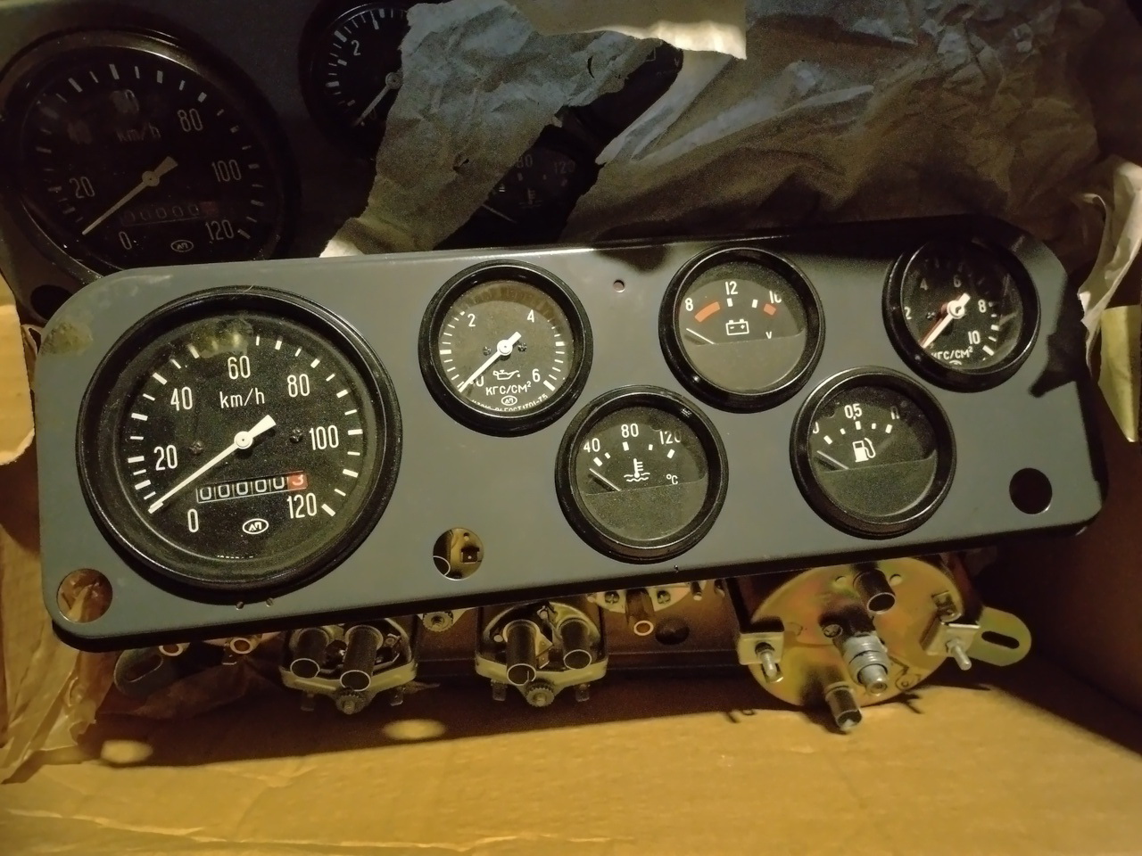 Přístrojová deska ZIL-130, nová