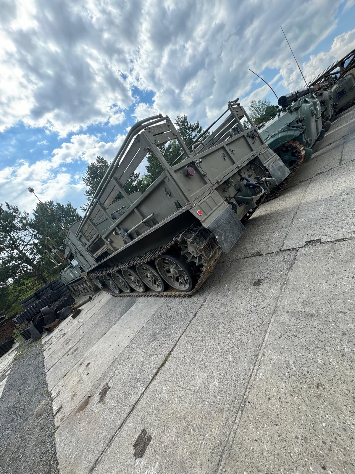 ATS-59G dělostřelecký tahač