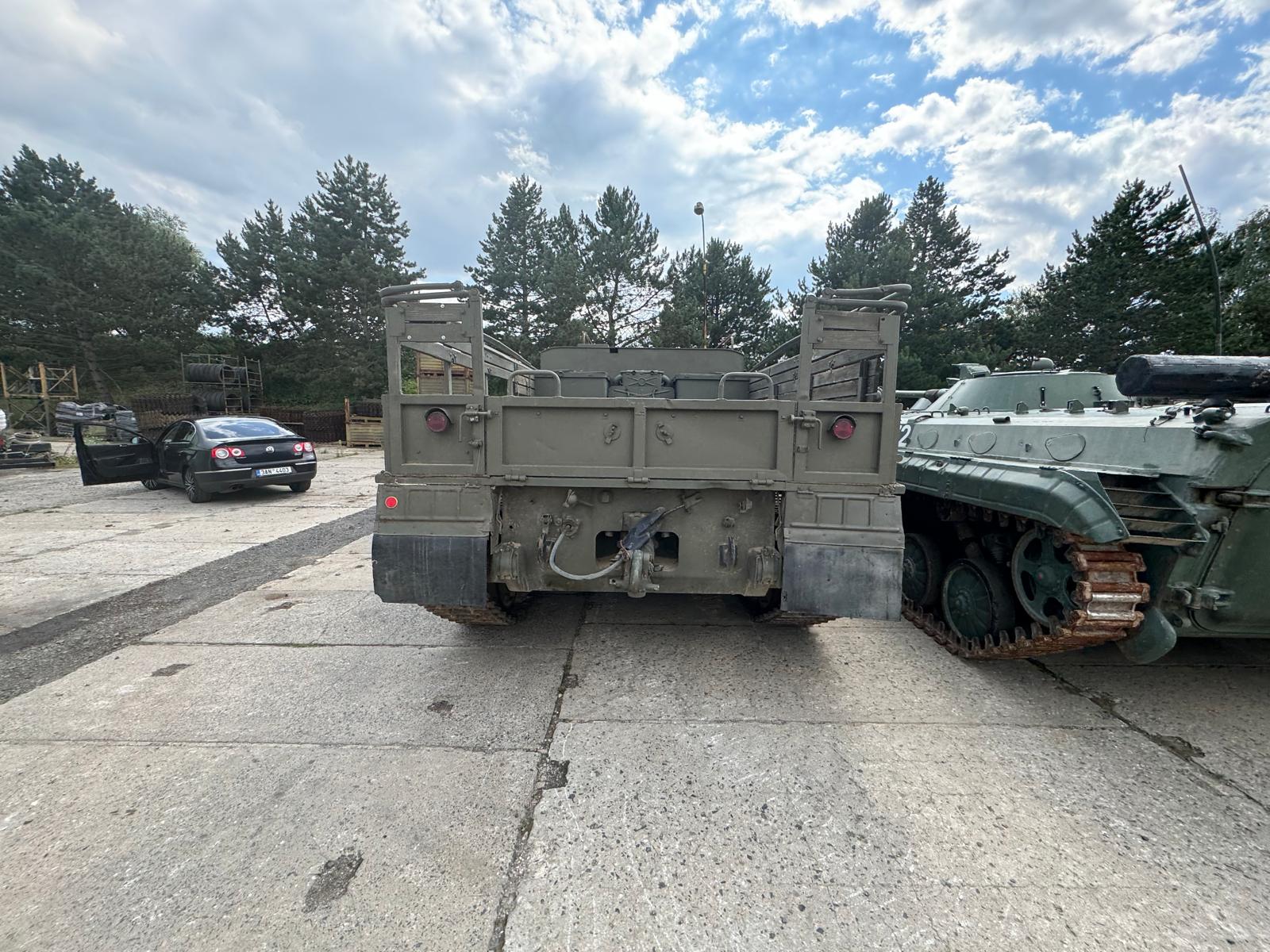 ATS-59G dělostřelecký tahač