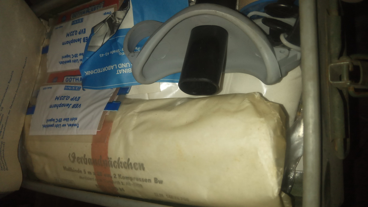 Lékárnička východoněmecké armády NVA