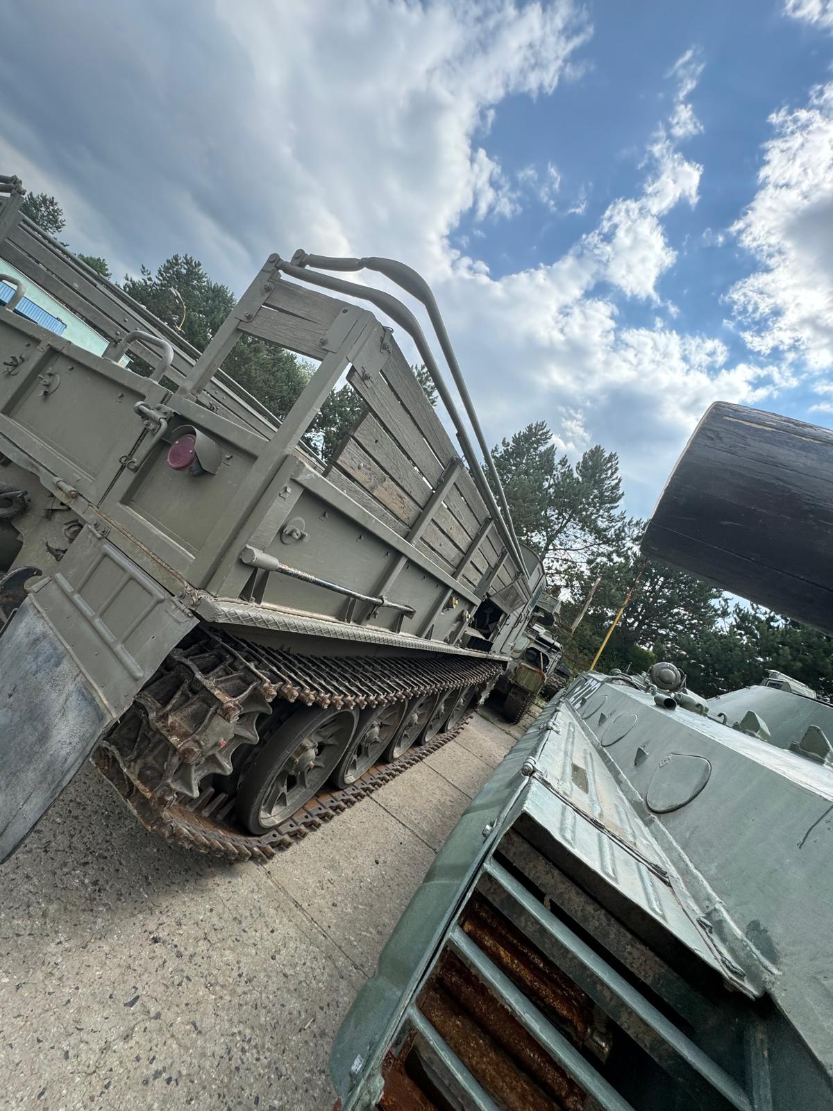 ATS-59G dělostřelecký tahač